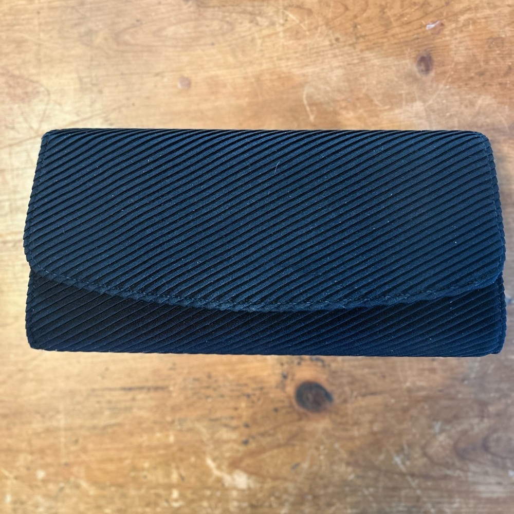 Vintage mid-century black clutch purse.